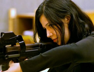 Βίντεο: Το νέο είδος κέβλαρ φτιαγμένο από γενετικά τροποποιημένο ιστό αράχνης!